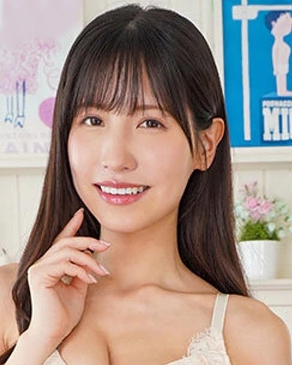 ภาพโปรไฟล์ทางการ โมโมะ ซากุระ (Momo Sakura)